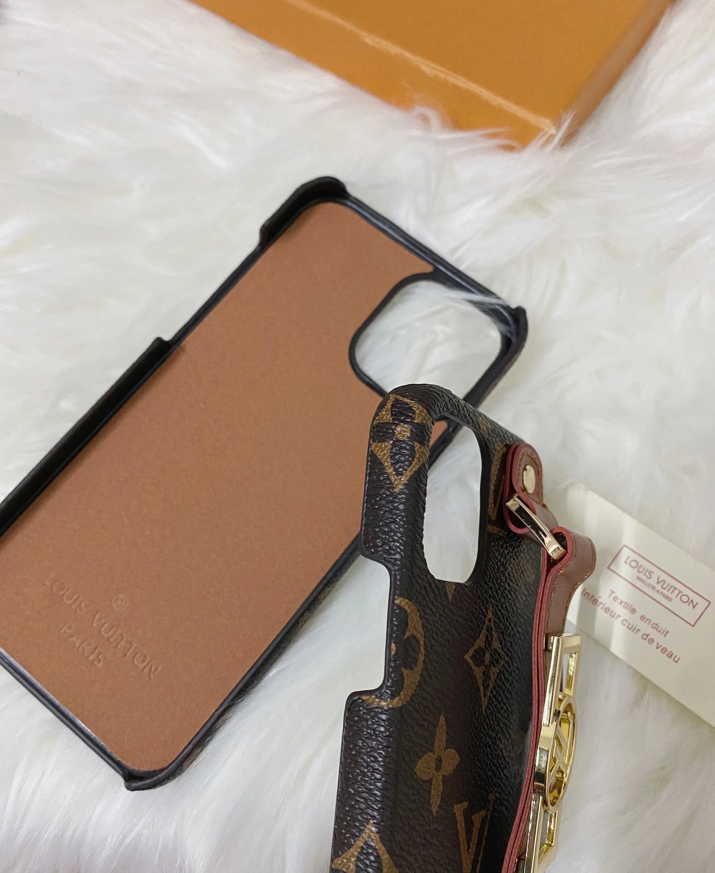가죽 v 홀더가있는 모노그램 iPhone 케이스