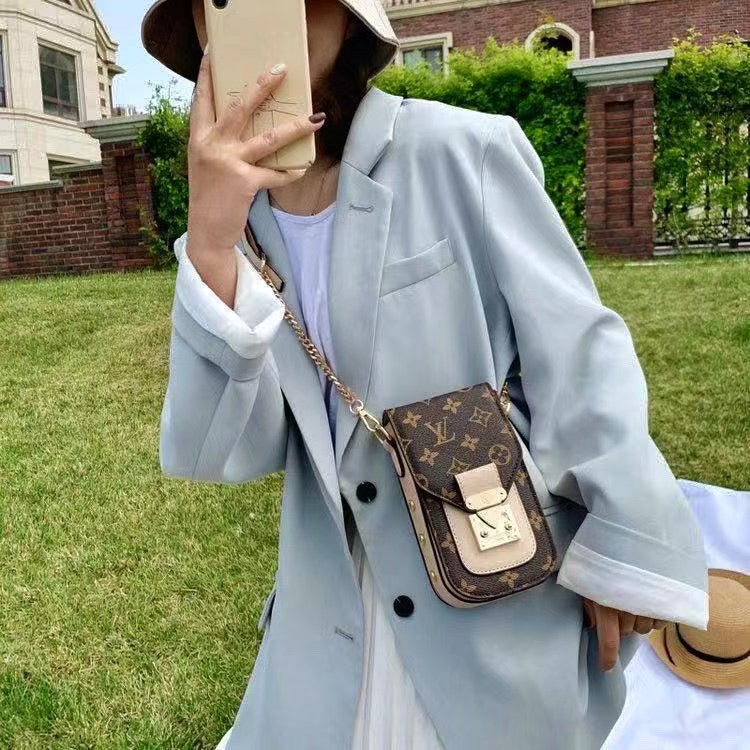 세련된 모노그램 LV 전화 주머니 및 금속 체인